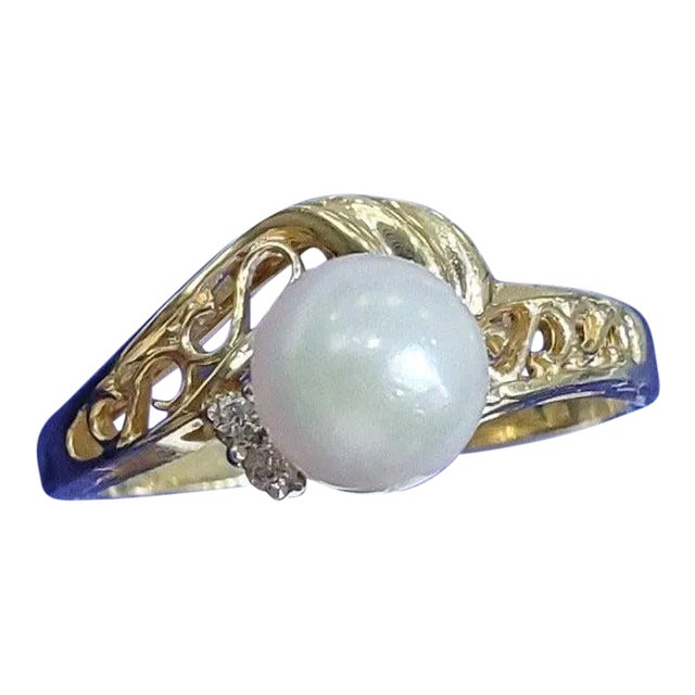 Solitaire Pearl Diamond Ring 14k Yellow Gold, Size 9 For Sale