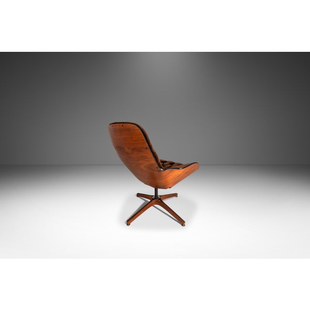 Wood Rare Mid-Century Modern "Mrs." Lounge Chair in Walnut & Original Vinyl Attributed to George Mulhauser for Plycraft, Usa, C. 1960s For Sale - Image 7 of 18