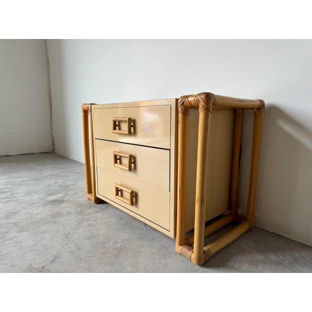 We offer for sale today this fantastic Vintage taupe laminate three drawers floating nightstand. Very well made and...