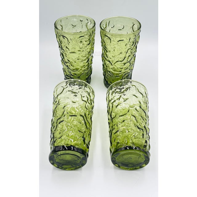 Add a touch of vintage charm to your kitchen with these beautiful Anchor Hocking Milano green glass tumblers! These 12oz...