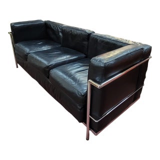 Mid Century Modern Black Leather and Steel Petit Modale Le Corbusier Lc2 Sofa, Attributed For Sale