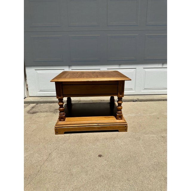 Wood 1970s Athens Table Company Solid Maple End Table, Model 5119-6 – Early American Colonial Revival For Sale - Image 7 of 7