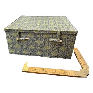 Vintage 1980s Chinese Silk Covered Wooden Jewelry Trinket Gift Box W Down Lining For Sale