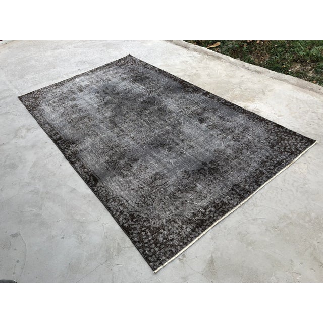 Turkish Turkish Vintage Wool Dark Gray Rug - 5′5″ × 9′3″ For Sale - Image 3 of 11
