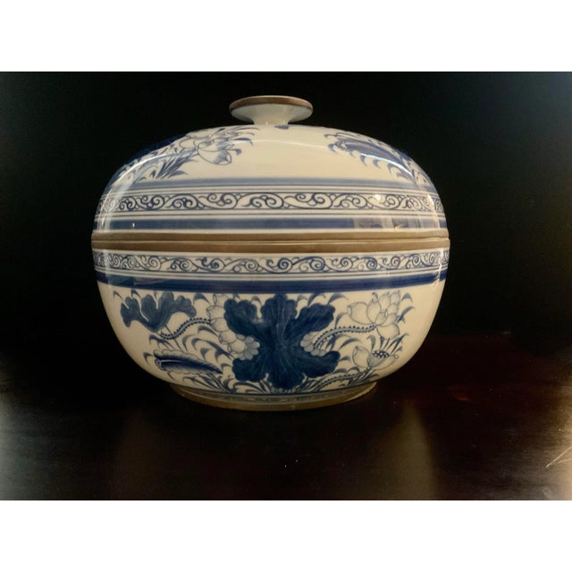 Vintage Chinese Blue and White Porcelaine Bowl With Lid For Sale In Palm Springs - Image 6 of 12