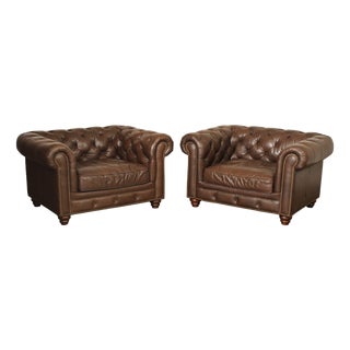 English Traditional Style Pair of Tufted Leather Chesterfield Wide Seat Club Chairs For Sale