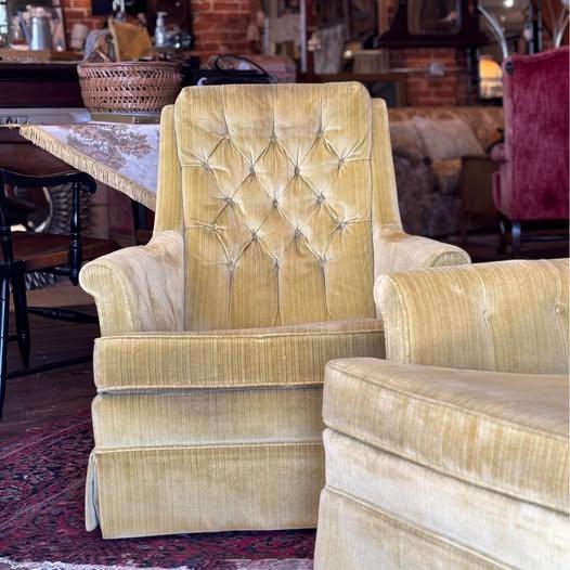 Chartreuse 1960s Pair of Mid Century Chartreuse Green Cotton Velvet Swivel Arm Chairs With Tufted Seat Backs For Sale - Image 8 of 10