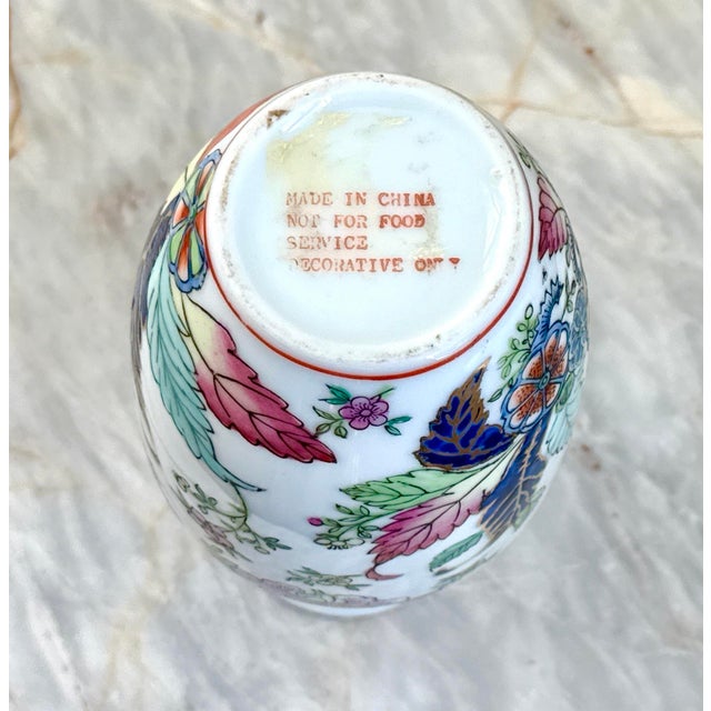Hand-Painted Tobacco Leaf Floral Vase With Gold Detailing For Sale In New York - Image 6 of 7
