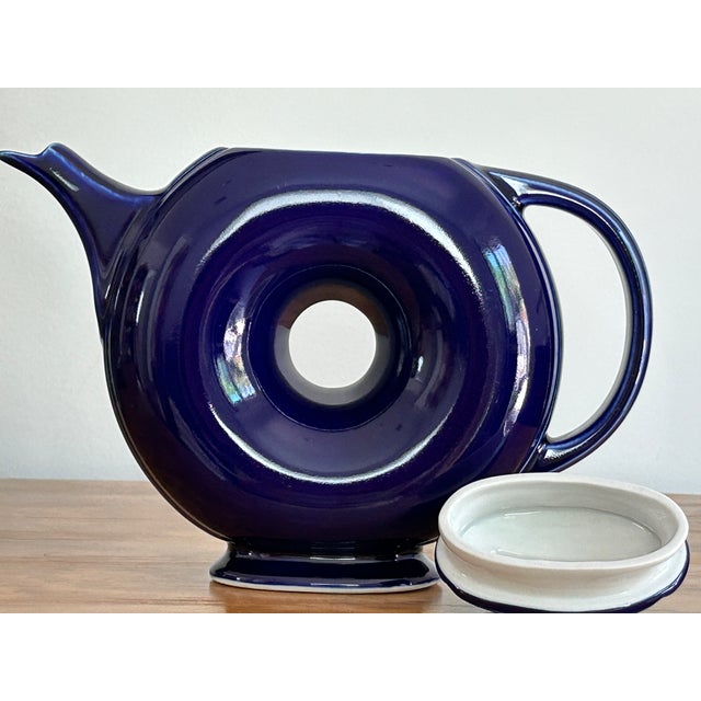 Ceramic 1950’s Hall China Company Made in the Usa Impeccable Iconic Vintage Cobalt Blue Doughnut Novelty Teapot For Sale - Image 7 of 18