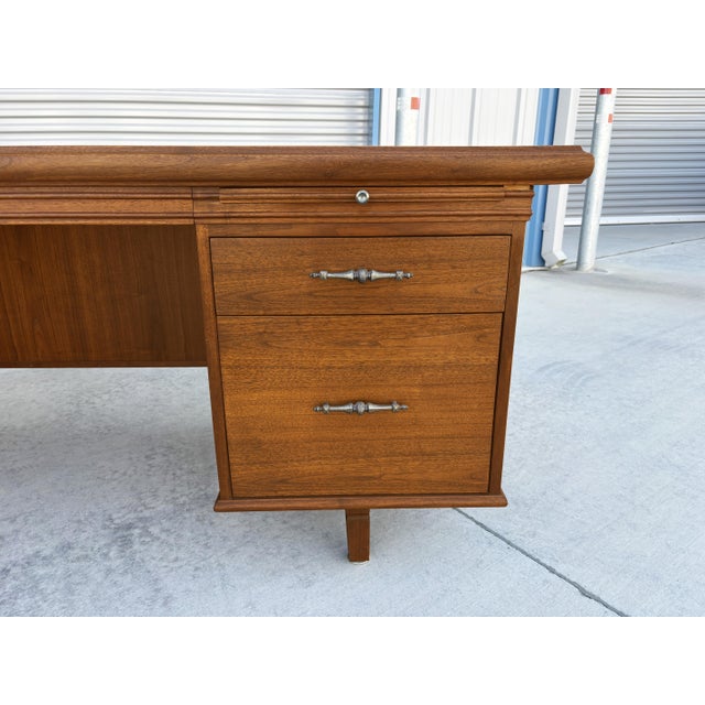 1960s Mid-Century Modern Walnut L-Shaped Executive Desk With Black Laminate Top For Sale - Image 9 of 16