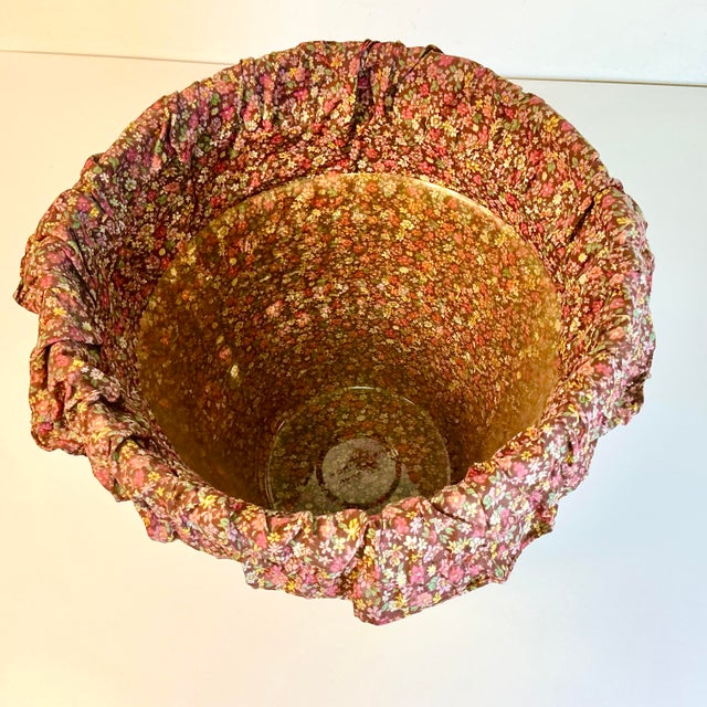 1980s Vintage Farmhouse Boho Chic Chicken Wicker Wastebasket With Calico Fabric Liner. For Sale - Image 6 of 11