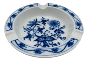 20th Century Sword Mark Onion Pattern 1st Choice Porcelain Ashtray from Meissen Porcelain