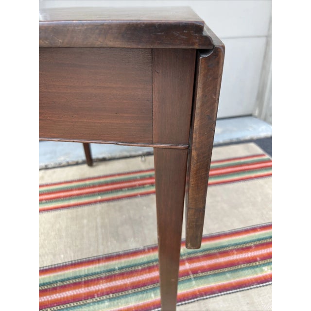 Antique Mahogany Federal Hepplewhite Drop-leaf Pembroke Table, Pennsylvania 1800 Pennsylvania, circa 1800, possibly...