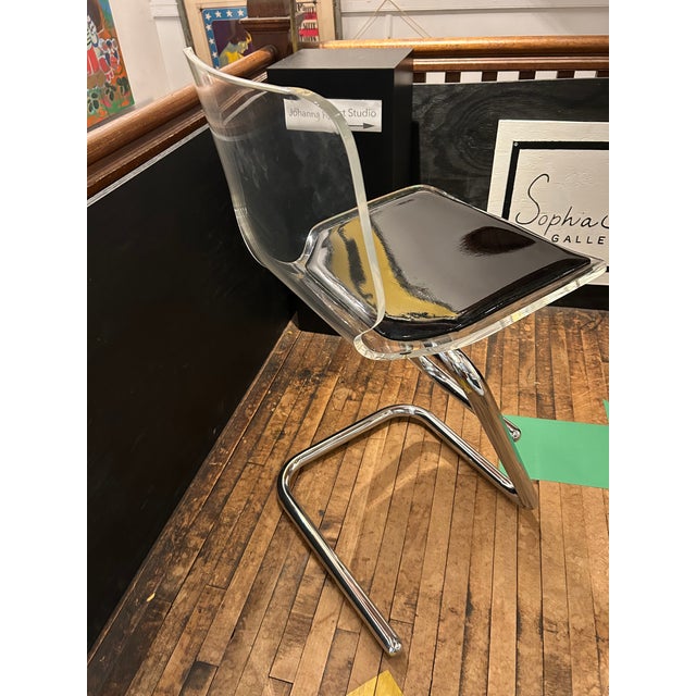 Lucite and Black Patent Leather Designer Luigi Bardini Bar Stools -a Pair For Sale In Philadelphia - Image 6 of 15