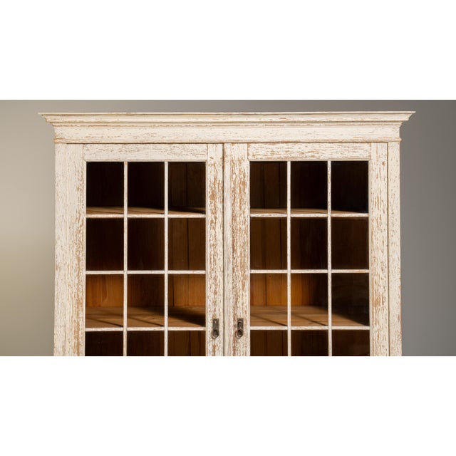 French White Patinated Vitrine France Early 20th Century For Sale In Greensboro - Image 6 of 15
