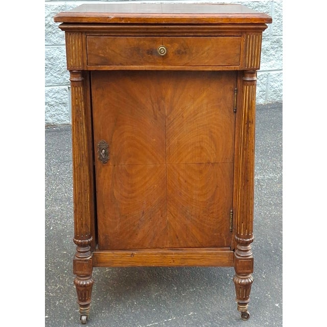 19th Century American Empire Mahogany Rolling Bedside Cabinet W/ Glass Top and Lock For Sale - Image 4 of 12