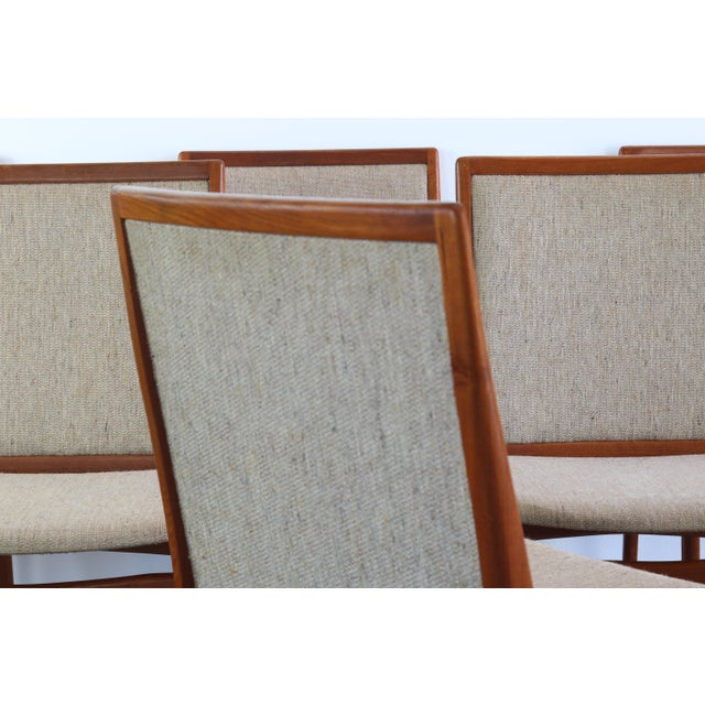 Wood Set of 6 Danish Modern Dining Chairs in Teak in Original Oatmeal Fabric, Denmark For Sale - Image 7 of 13