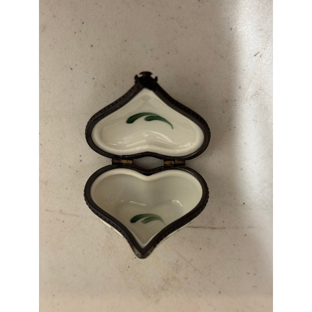 Limoges, France Antique Porcelain Heart Limoges Box For Sale - Image 4 of 4