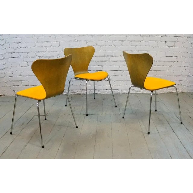 Wood Vintage Dining Chairs by Arne Jacobsen for Fritz Hansen, Set of 3 For Sale - Image 7 of 9
