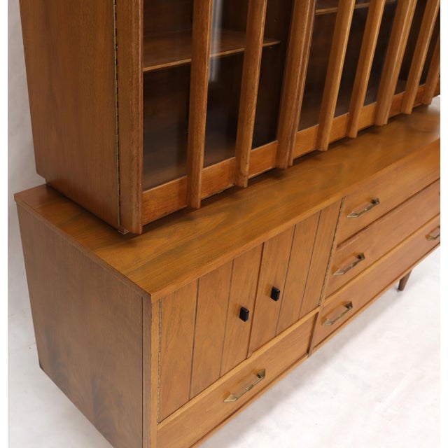 Mid 20th Century Walnut mid century modern two-part hutch credenza display cabinet glass doors For Sale - Image 5 of 16