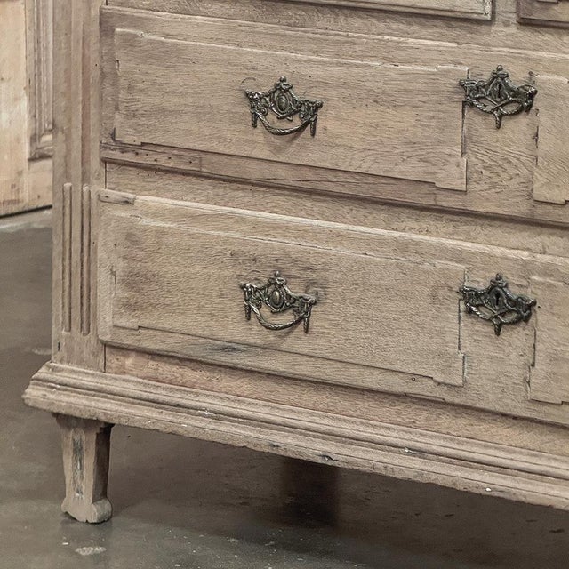 18th Century French Neoclassical Chest of Drawers in Stripped Oak For Sale - Image 16 of 18