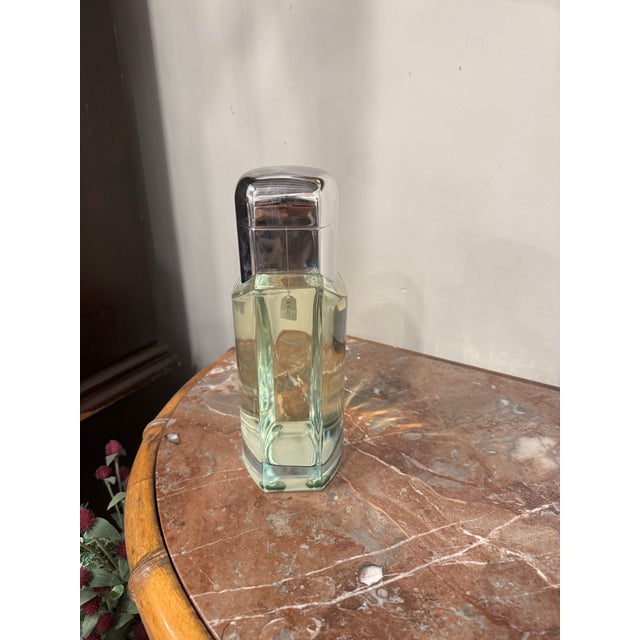 This is a vintage Ferrari perfume bottle. It is used for display and cannot open. It is fabulous.