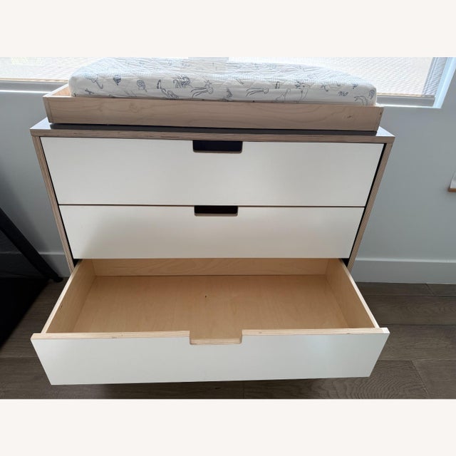 DucDuc Juno 4 Drawer Dresser Changing Table, Onyx For Sale In Miami - Image 6 of 10