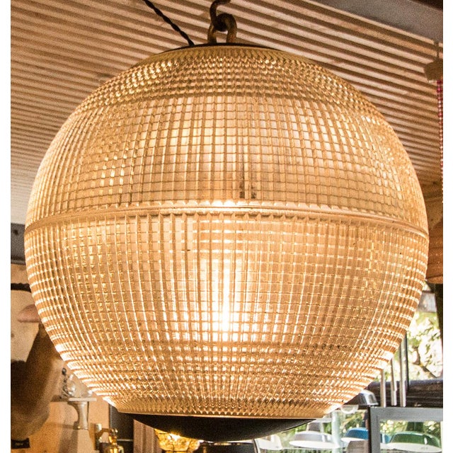 Holophane globe, Parisian lighting from the 1950s. Here mounted as a pendant light, it offers exceptional light diffusion....
