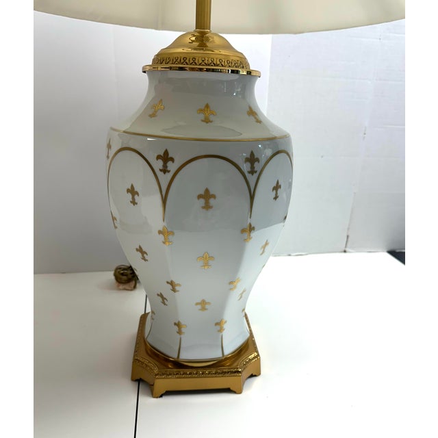 French Vintage Fleur De Lis Porcelain Table Lamps Pair For Sale - Image 3 of 11