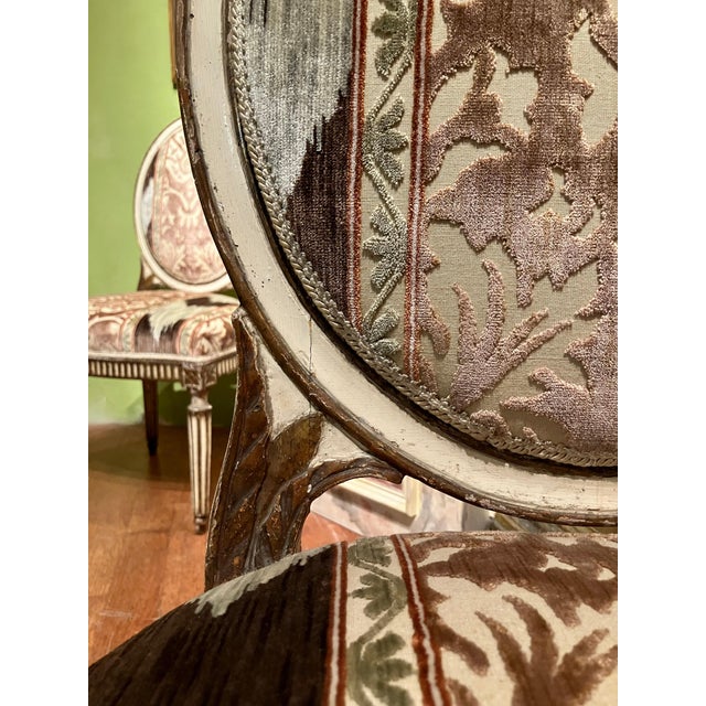 18th Century Italian Louis XVI Ivory Lacquer, Gilt and Ikat Damask Chairs, Set of 2 For Sale - Image 11 of 12