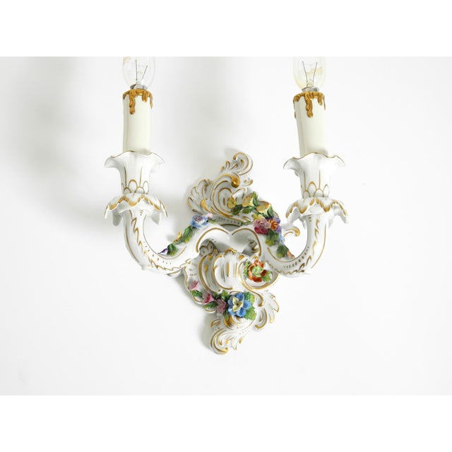 1950s Mid-Century Hand-Painted Porcelain Wall Lamp from Porzellanmanufaktur Dresden, Saxony, 1950s For Sale - Image 5 of 18