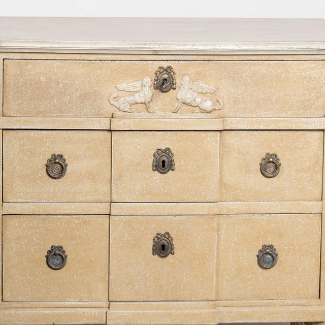 19th Century Pair of Swedish Gustavian Painted Chest of Three Drawers With Griffins For Sale - Image 10 of 15