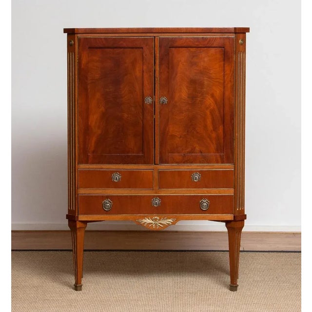 Louis XVI French Mahogany Veneer Cabinet with Brass Inlays, 1790s For Sale - Image 9 of 17