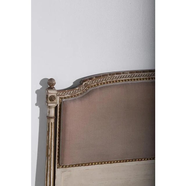 French Antique Style Bed in Gilded Wood and Fabric, in Very Good conditions. Designed 1890 to 1919