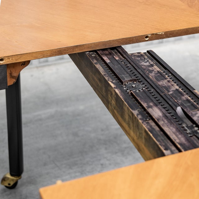 1970s Attributed to Michael Taylor for Baker | Elliptical Extension Dining Table For Sale In Los Angeles - Image 6 of 9