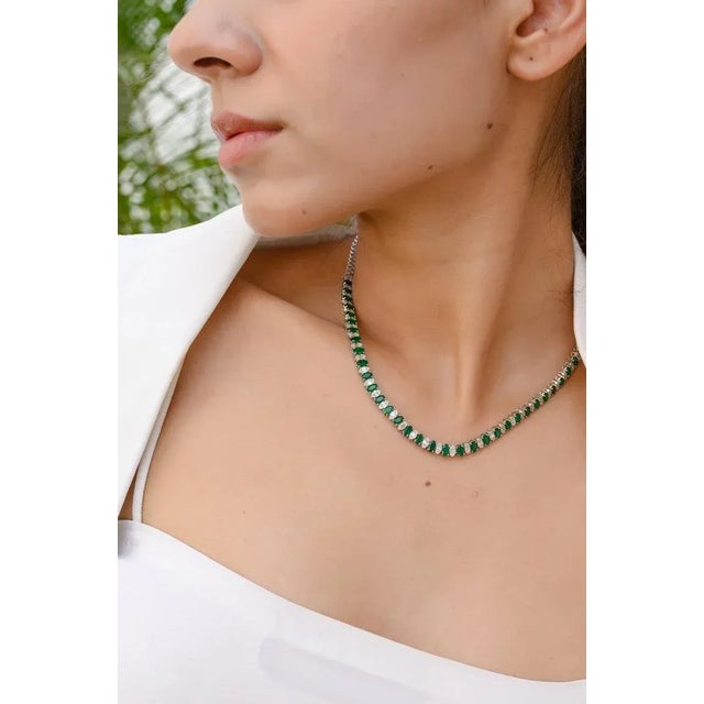 Contemporary 7.73ct Genuine Emerald & Diamond Tennis Necklace in 18k Gold For Sale - Image 4 of 12