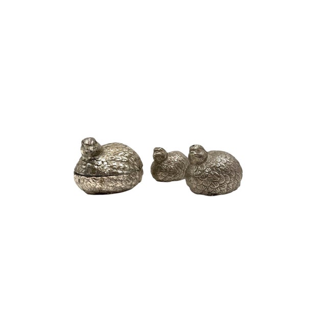 Hollywood regency silver-plate set of 3 quails shaped saucer, salt and pepper Gucci Italy, 1970s. Dimensions: 7 cm - 7 cm...