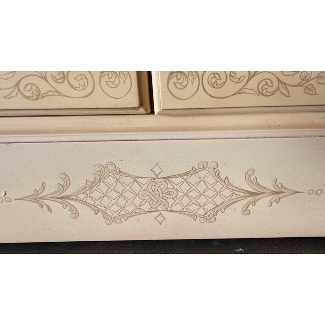 1980s John Widdicomb Neoclassical Lighted Display Cabinet in Cream Finish For Sale - Image 10 of 14