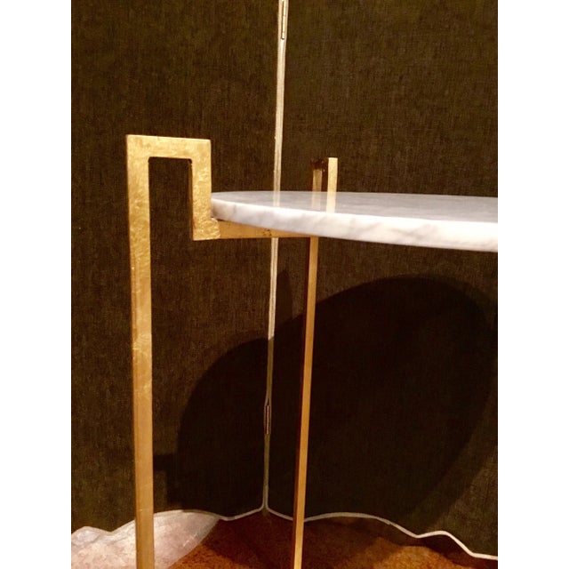 2010s Worlds Away Modern Marble and Gold Abel Side Table For Sale - Image 5 of 6