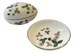 1980s Vintage English Wedgwood “Wild Strawberry” Lidded Egg Box and Trinket Dish