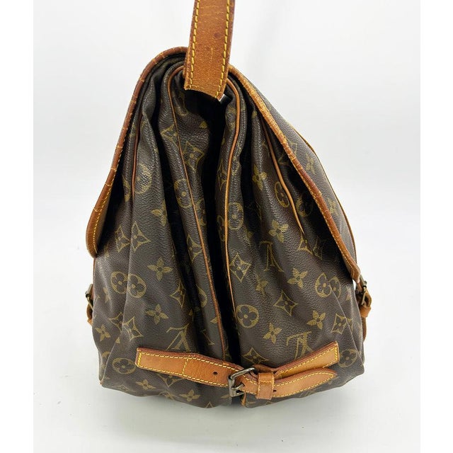 Louis Vuitton Vintage Louis Vuitton Monogram Samur 43 Messenger Shoulder Bag For Sale - Image 4 of 11