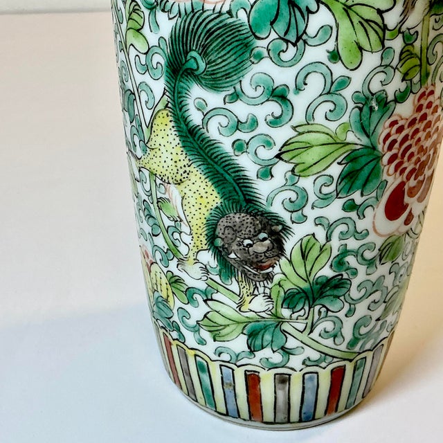 1940s Vintage Chinoiserie Boho Chic Hollywood Regency Foo Dog Vase in Green For Sale - Image 4 of 16