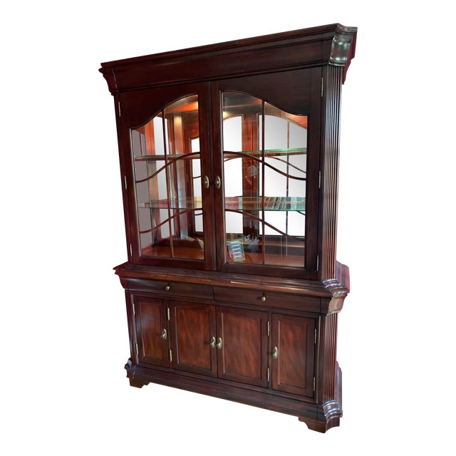 Broyhill Corner Curio Cabinet | www.resnooze.com