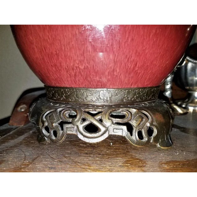 Early 20th Century Early 20th Century American Dedham Style Sang De Boeuf Pottery & Gilt Bronze Table Lamp For Sale - Image 5 of 13