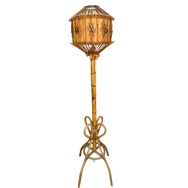 Vintage French Table Lamp in Rotin, 1960s, in Good conditions. Designed 1960 to 1969 European Plug (up to 250V).The wiring...