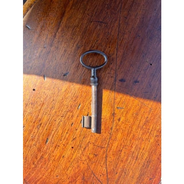 Fine 18th Century French Louis XV Provincial Burl Walnut Sideboard / Buffet. For Sale - Image 18 of 18