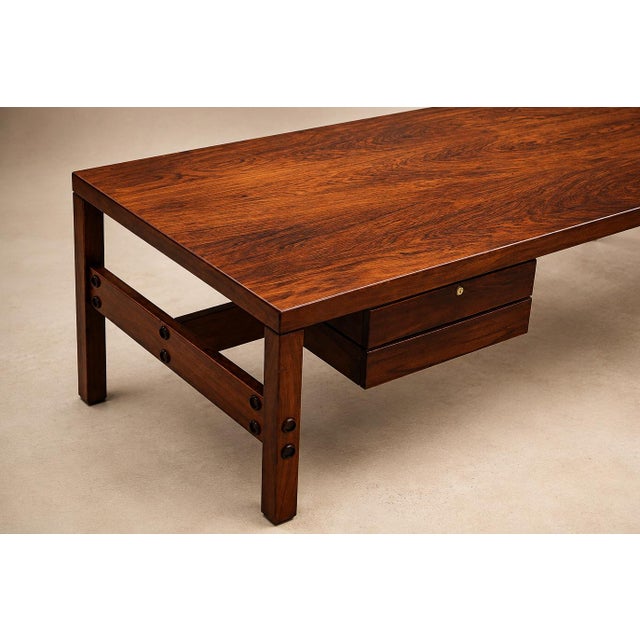Brazilian Modern Monumental Executive Desk in Rosewood, Sergio Rodrigues, 1959 For Sale - Image 14 of 18