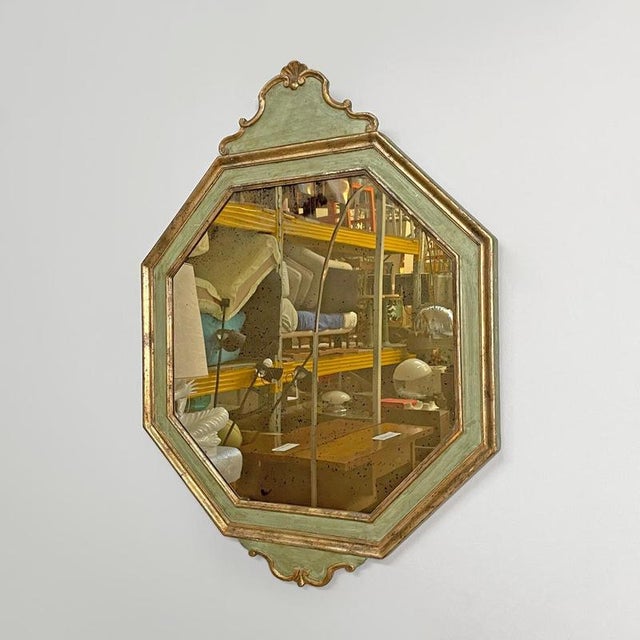 Antique Italian Octagonal Wall Mirror in Green Wood with Golden Profiles, 1700s For Sale - Image 3 of 18