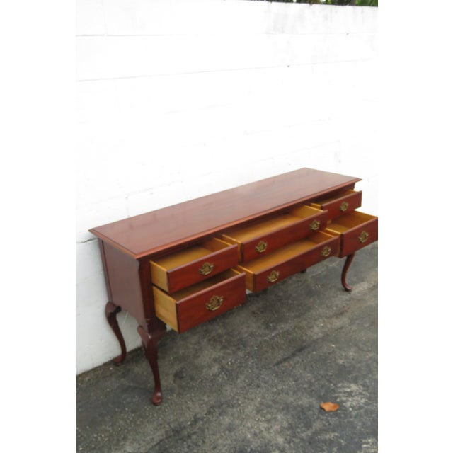 Wood Late 20th Century Hickory Queen Anne Mahogany Long Sideboard Buffet Credenza Bathroom Vanity For Sale - Image 7 of 17