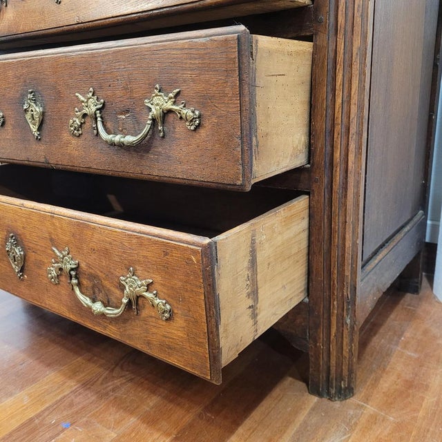 Antique Parisian Chest of Drawers in Oak, 1780 For Sale - Image 17 of 18